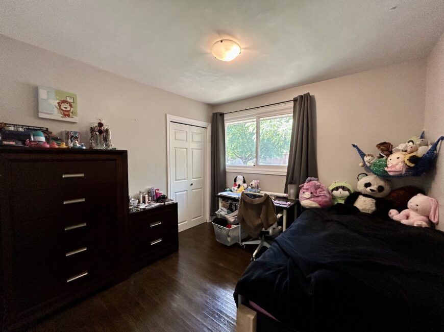 **NORTH END** 3 Bedroom Detached Home!!