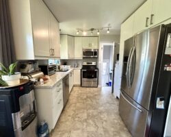 **NORTH END** 3 Bedroom Detached Home!!