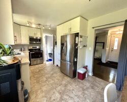 **NORTH END** 3 Bedroom Detached Home!!