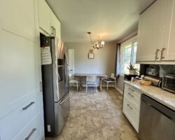 **NORTH END** 3 Bedroom Detached Home!!