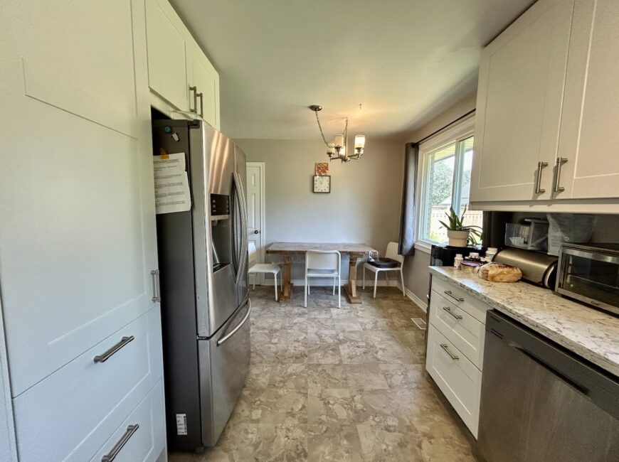 **NORTH END** 3 Bedroom Detached Home!!