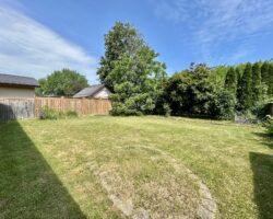 **NORTH END** 3 Bedroom Detached Home!!