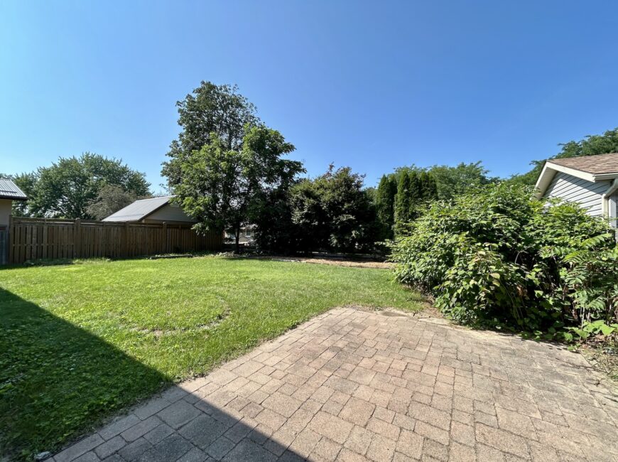 **NORTH END** 3 Bedroom Detached Home!!
