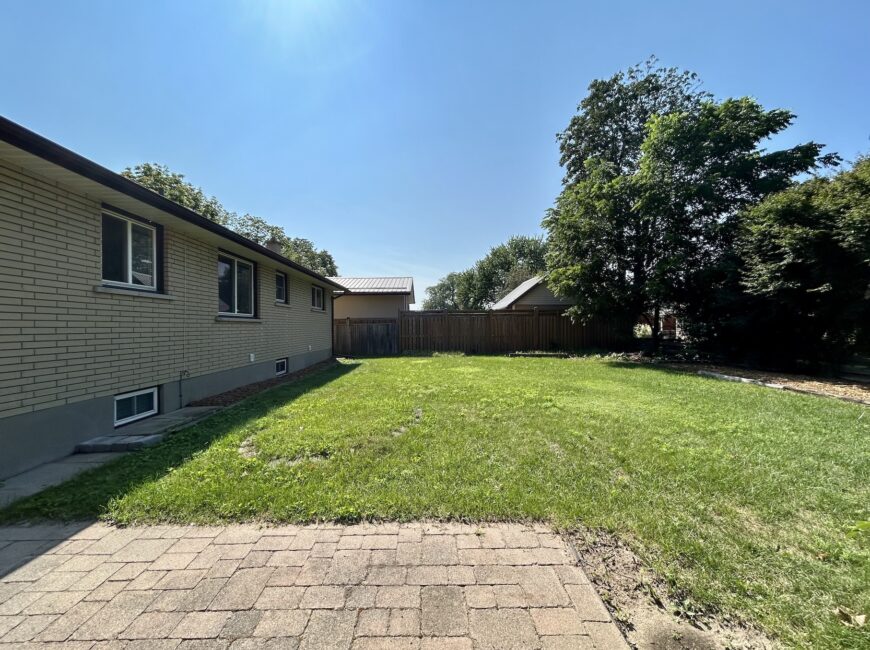 **NORTH END** 3 Bedroom Detached Home!!