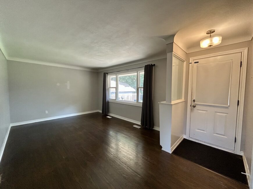 **NORTH END** 3 Bedroom Detached Home!!
