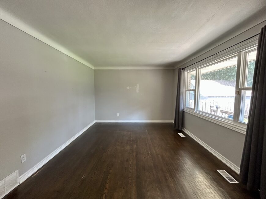 **NORTH END** 3 Bedroom Detached Home!!