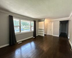**NORTH END** 3 Bedroom Detached Home!!