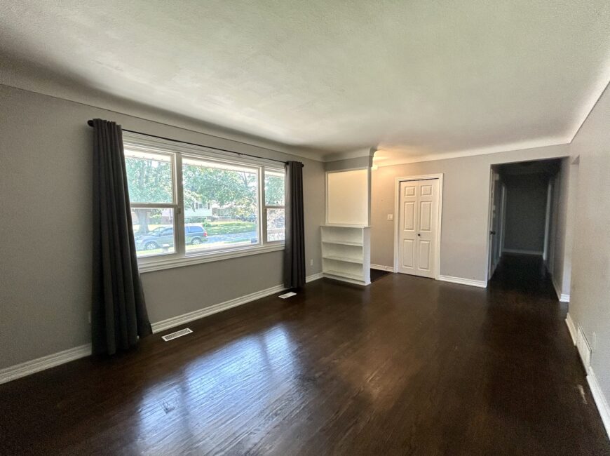 **NORTH END** 3 Bedroom Detached Home!!