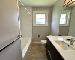 **NORTH END** 3 Bedroom Detached Home!!