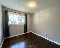 **NORTH END** 3 Bedroom Detached Home!!