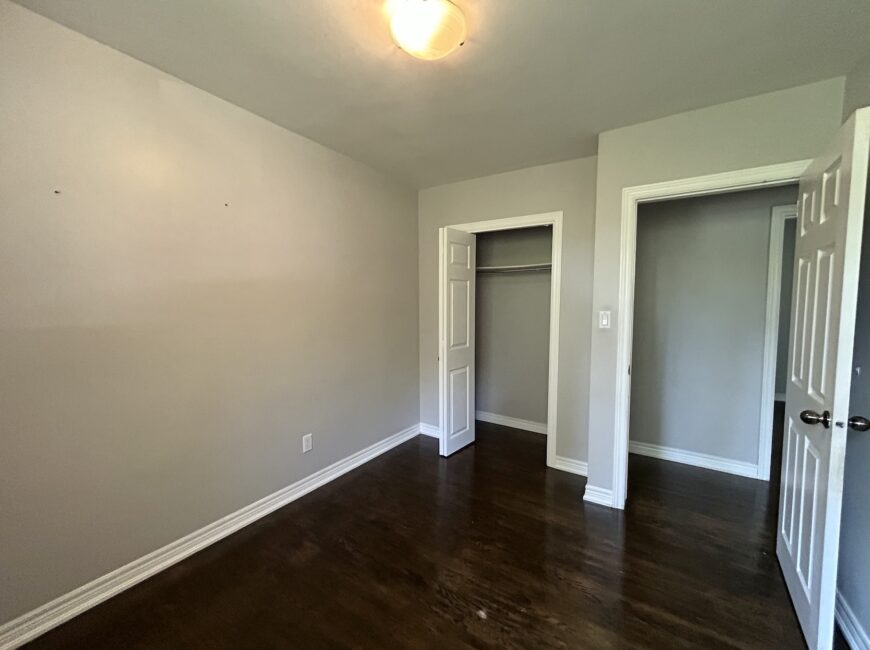 **NORTH END** 3 Bedroom Detached Home!!