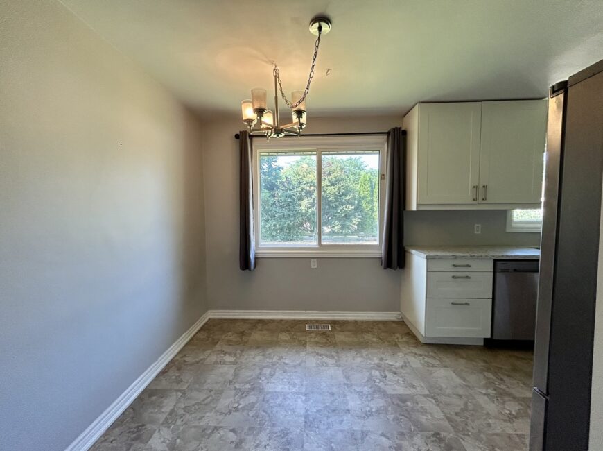 **NORTH END** 3 Bedroom Detached Home!!