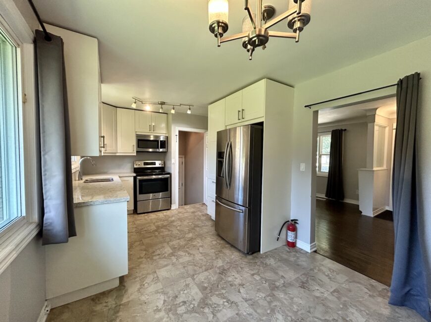**NORTH END** 3 Bedroom Detached Home!!