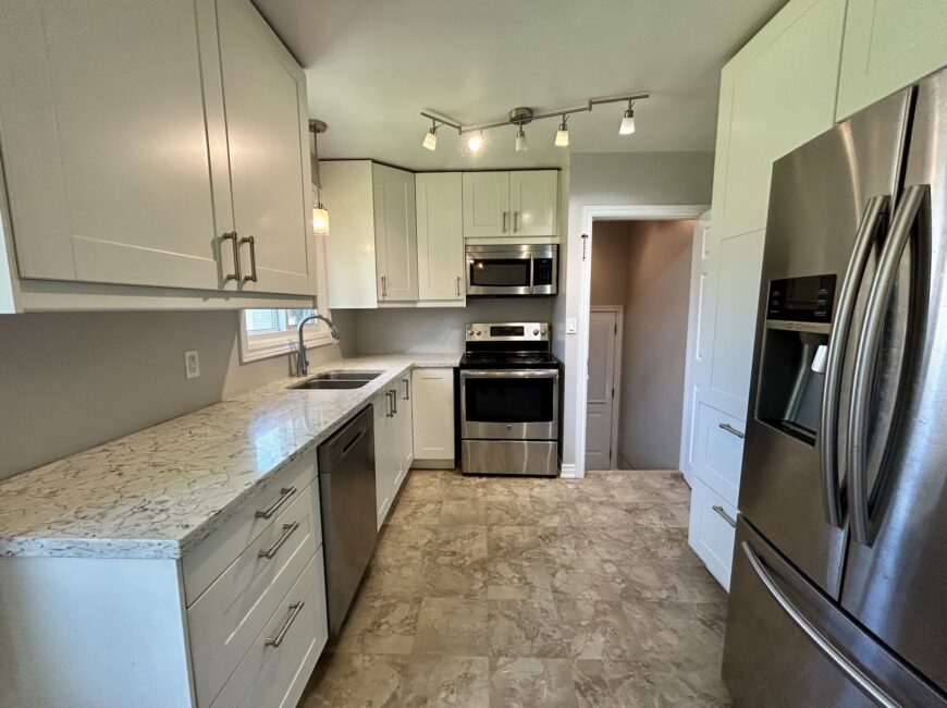 **NORTH END** 3 Bedroom Detached Home!!