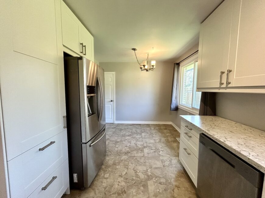**NORTH END** 3 Bedroom Detached Home!!
