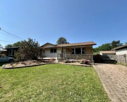 **NORTH END** 3 Bedroom Detached Home!!