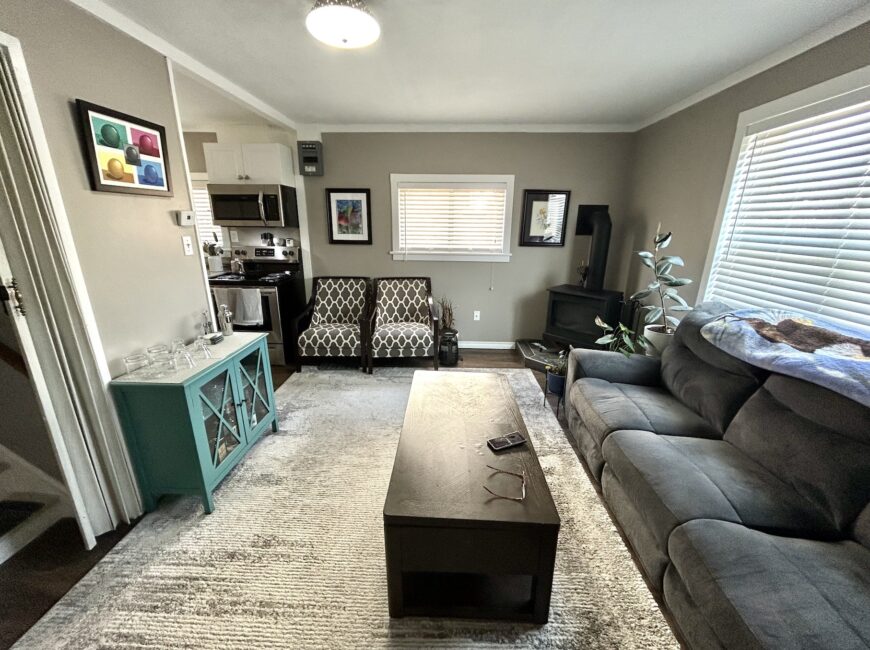**DETACHED UNIT** 1 Bedroom in North End!!