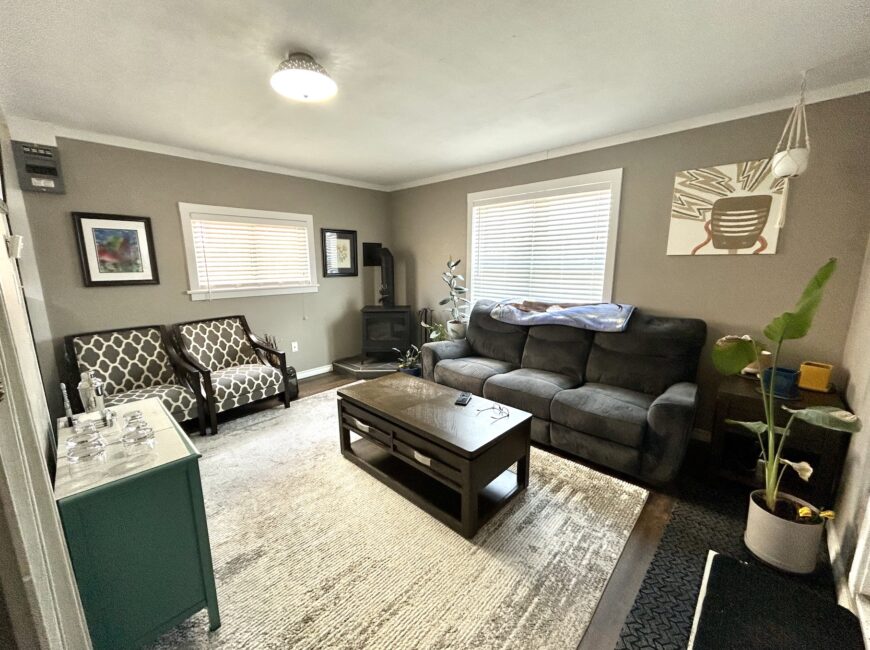 **DETACHED UNIT** 1 Bedroom in North End!!