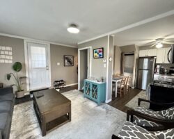 **DETACHED UNIT** 1 Bedroom in North End!!