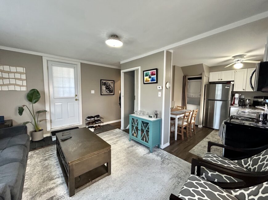 **DETACHED UNIT** 1 Bedroom in North End!!