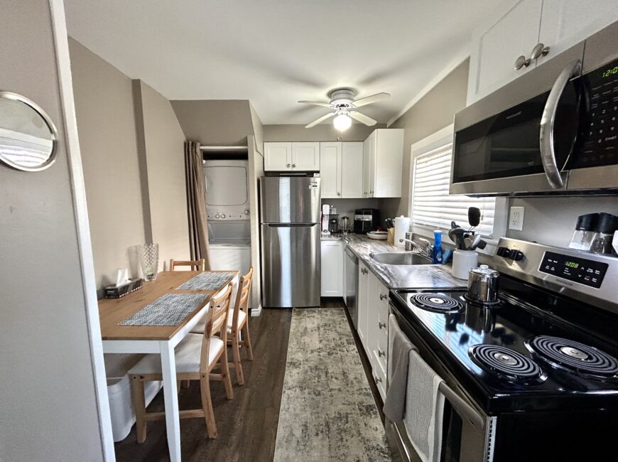 **DETACHED UNIT** 1 Bedroom in North End!!