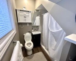 **DETACHED UNIT** 1 Bedroom in North End!!