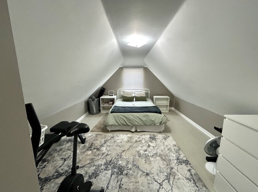 **DETACHED UNIT** 1 Bedroom in North End!!