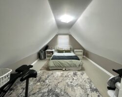 **DETACHED UNIT** 1 Bedroom in North End!!