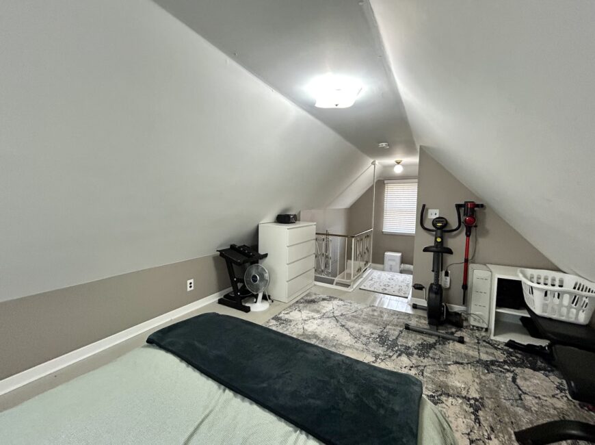 **DETACHED UNIT** 1 Bedroom in North End!!