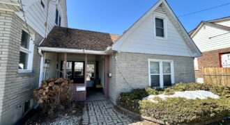 **DETACHED UNIT** 1 Bedroom in North End!!