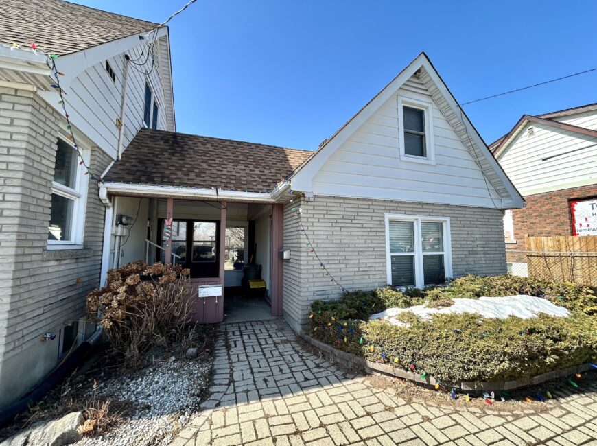 **DETACHED UNIT** 1 Bedroom in North End!!