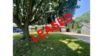 **NORTH END** Main Floor 3 Bedroom Apartment!!